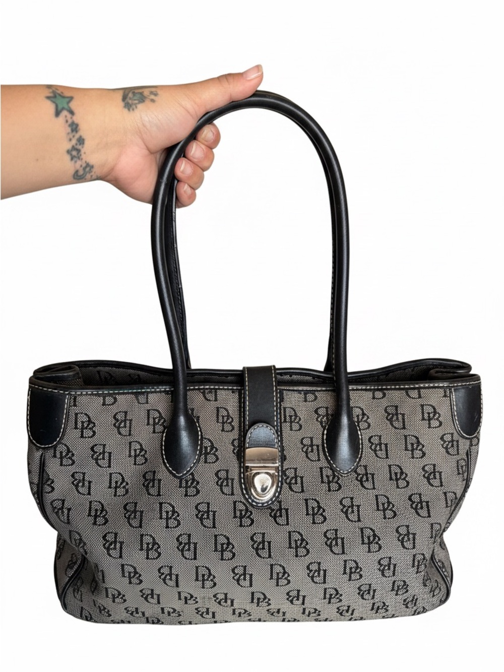 Dooney & Bourke hand bag
